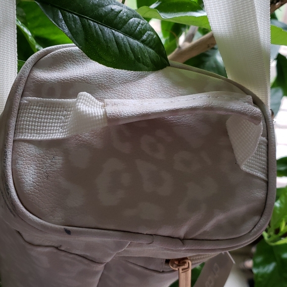 Chicos Wine Cooler Bag Snow Leopard Print - Picture 6 of 10